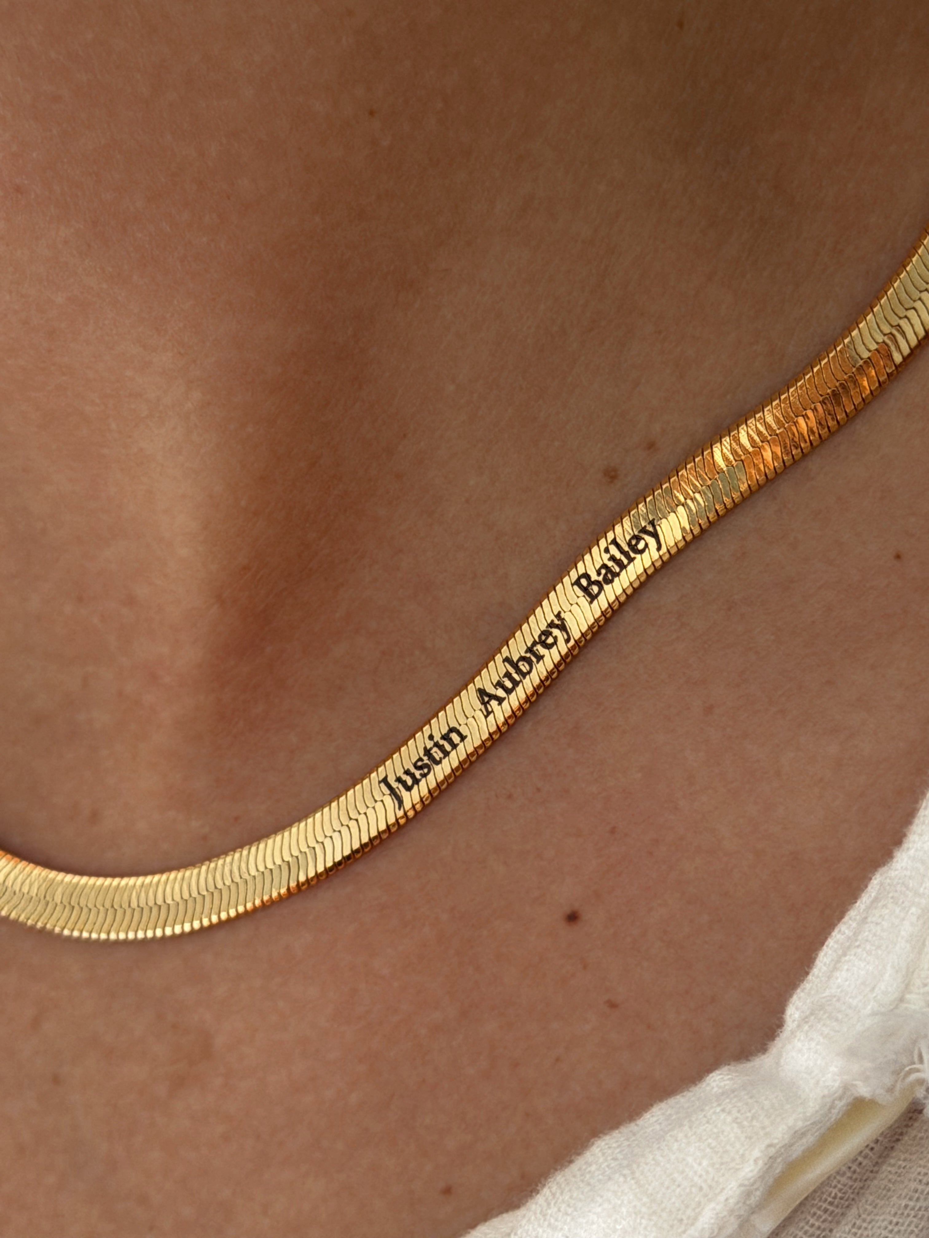 ENGRAVED SNAKE CHAIN NECKLACE