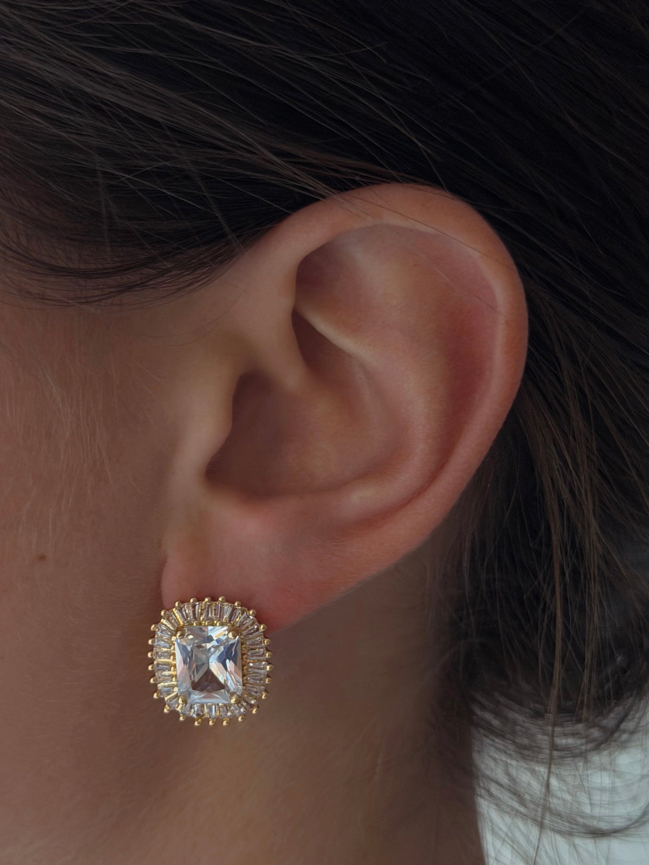 GLAM DIANA STUDS