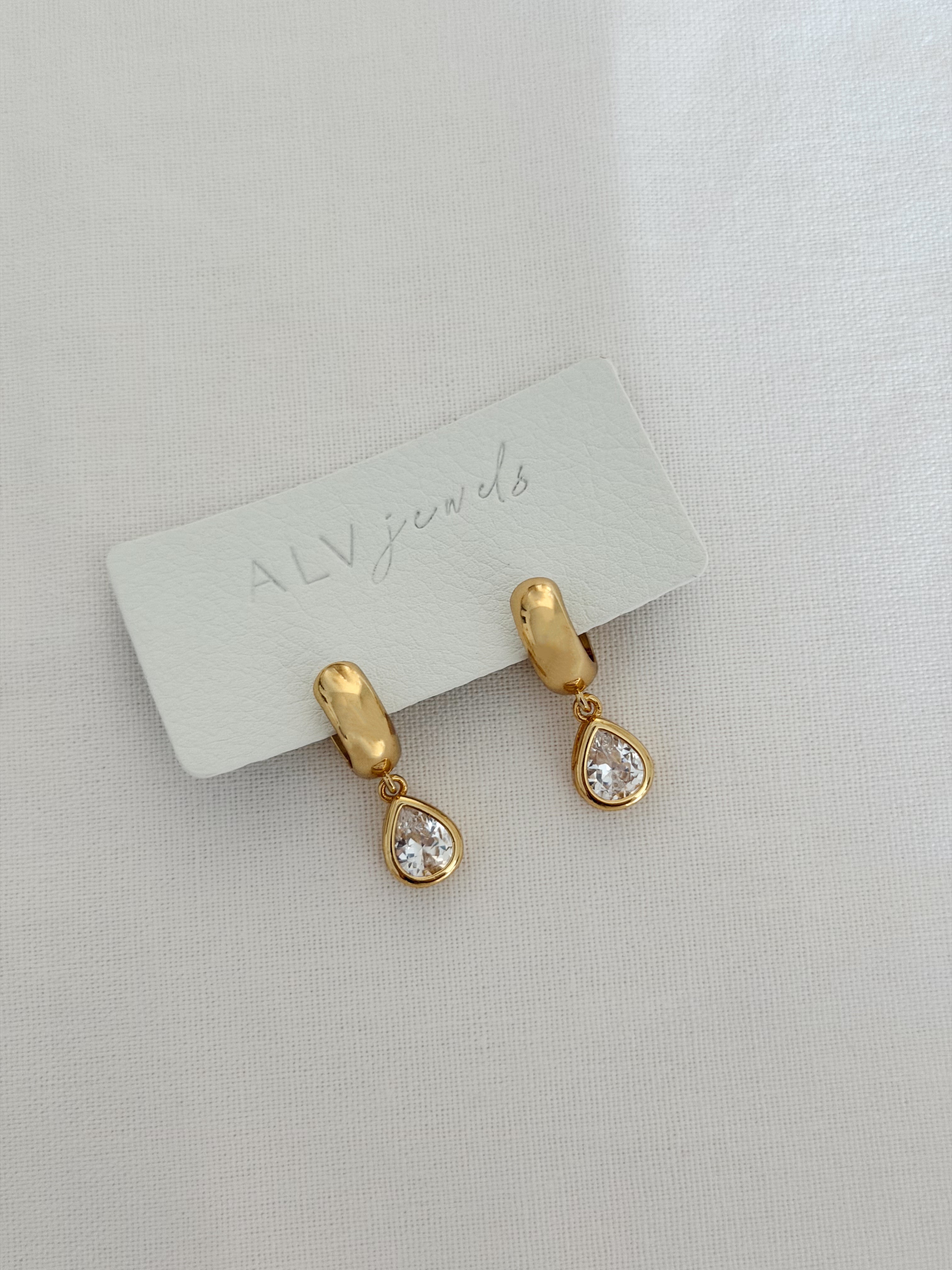 WIDE PEAR HUGGIE HOOPS