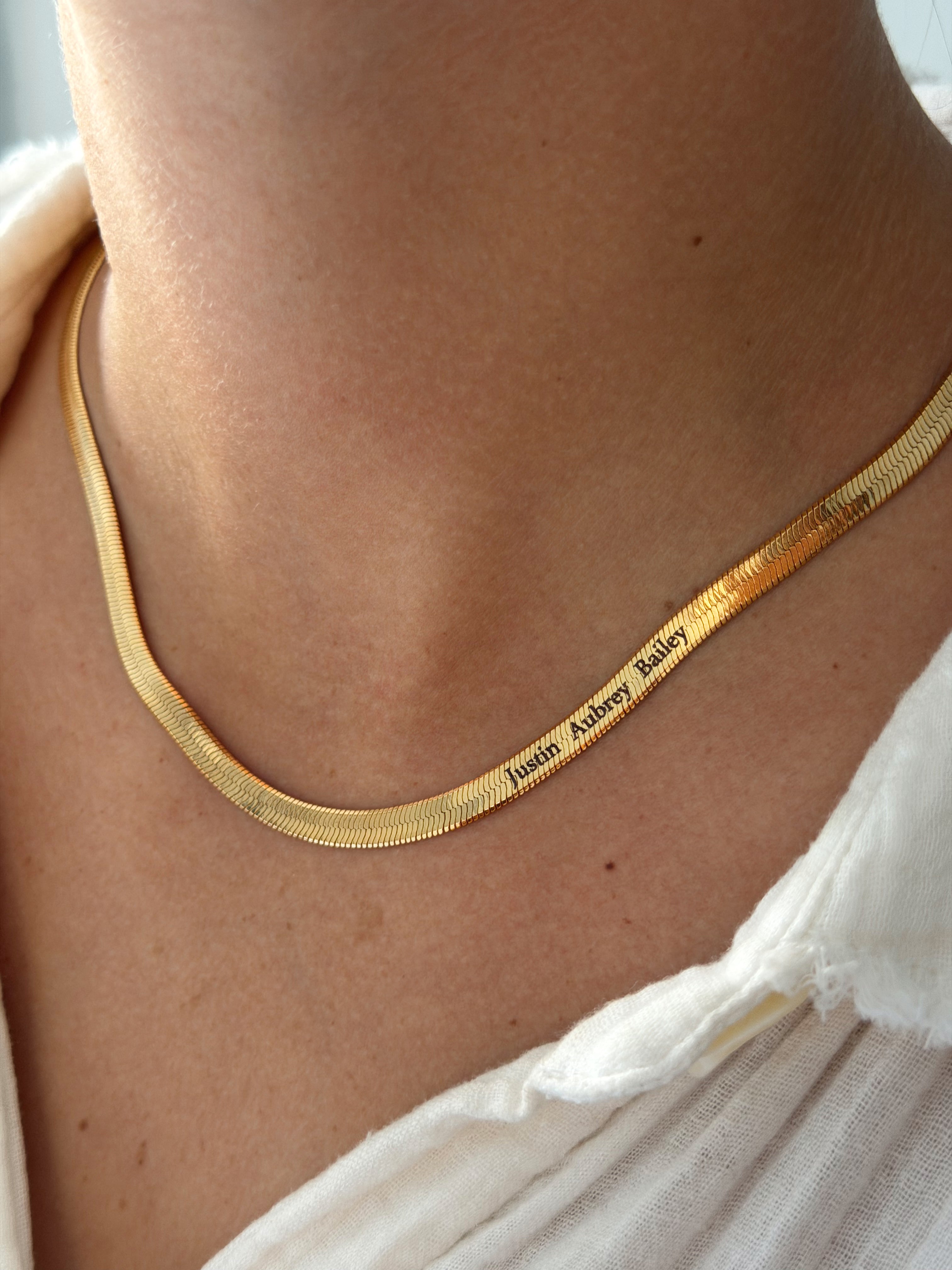 ENGRAVED SNAKE CHAIN NECKLACE